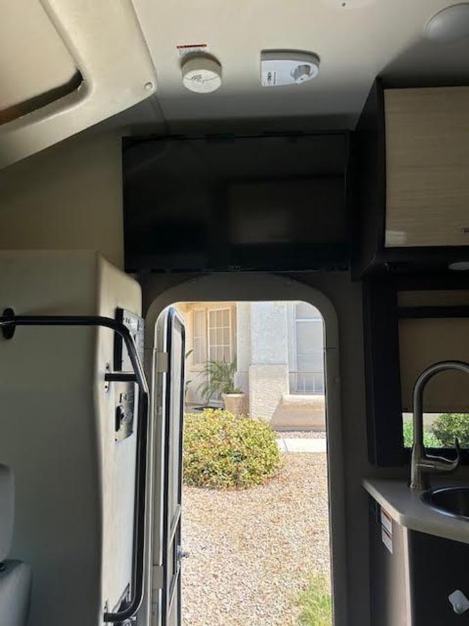 Used 2017 Thor Motor Coach Gemini 23TR Class C Motorhome