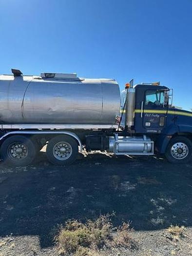 Used 1994 Freightliner FL112 Distributor truck