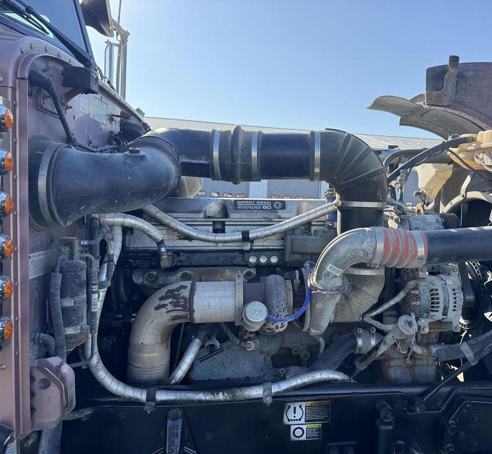 Used 2013 Peterbilt 389 Sleeper Semi Truck