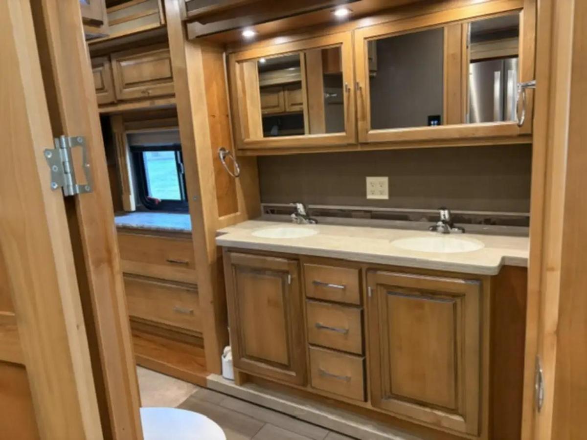 Used 2019 Tiffin Allegro Red 37PA