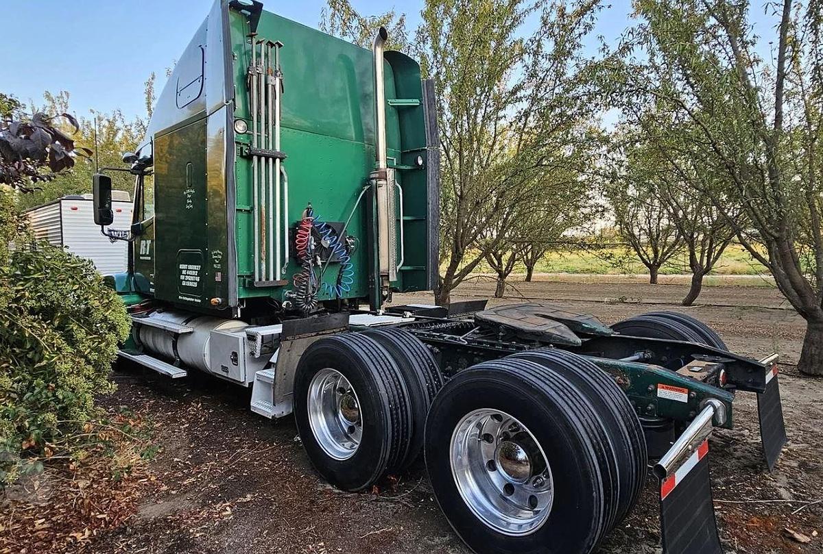 Used 2002 Freightliner Century 120
