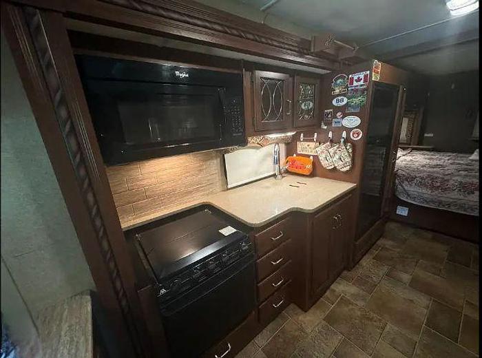 Used 2015 Thor Motor Coach Hurricane 27K