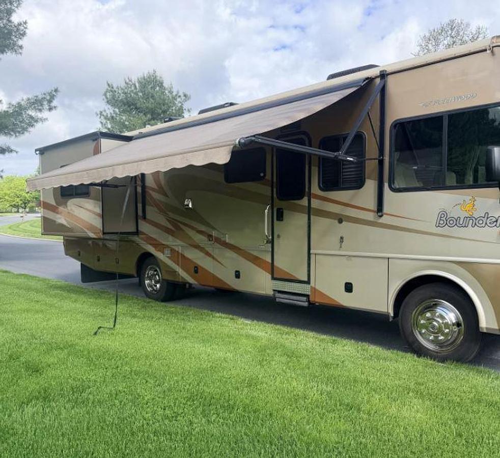 Used 2007 Fleetwood Bounder 35E