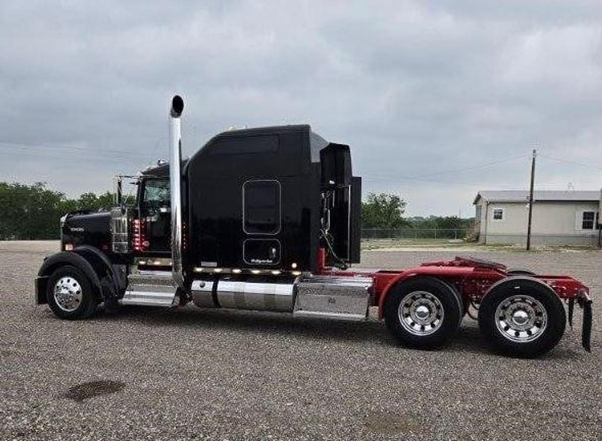 Used 2021 Kenworth W900