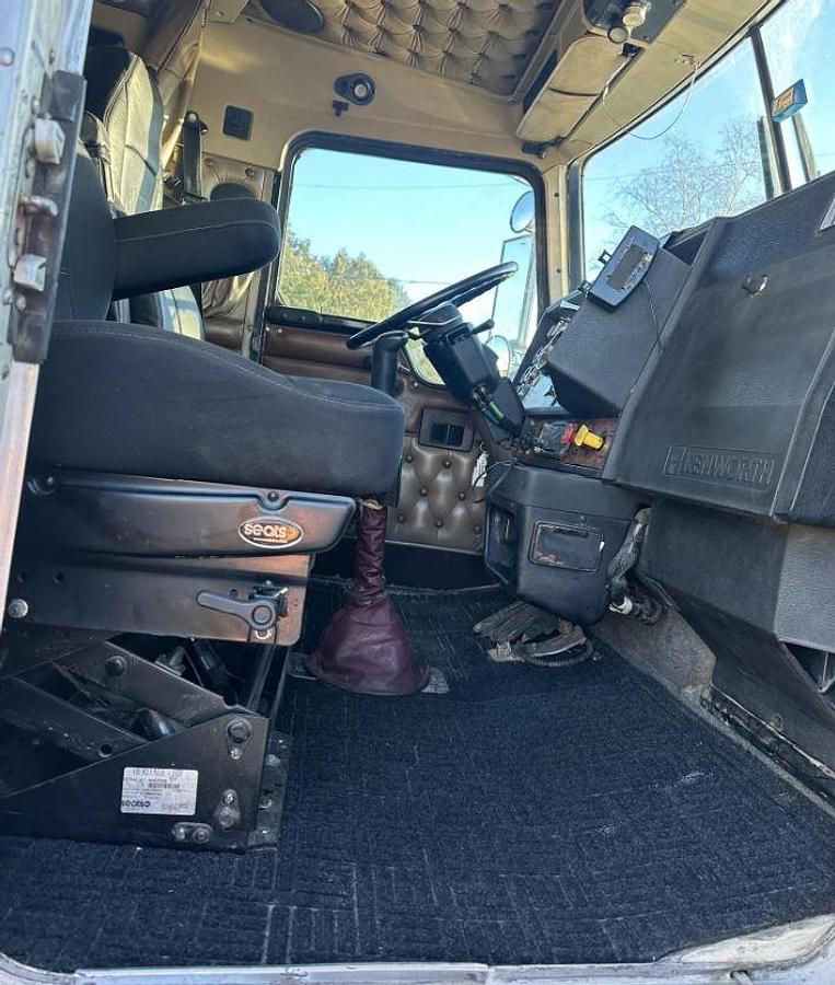 Used 1999 KENWORTH W900 Sleeper Semi Truck