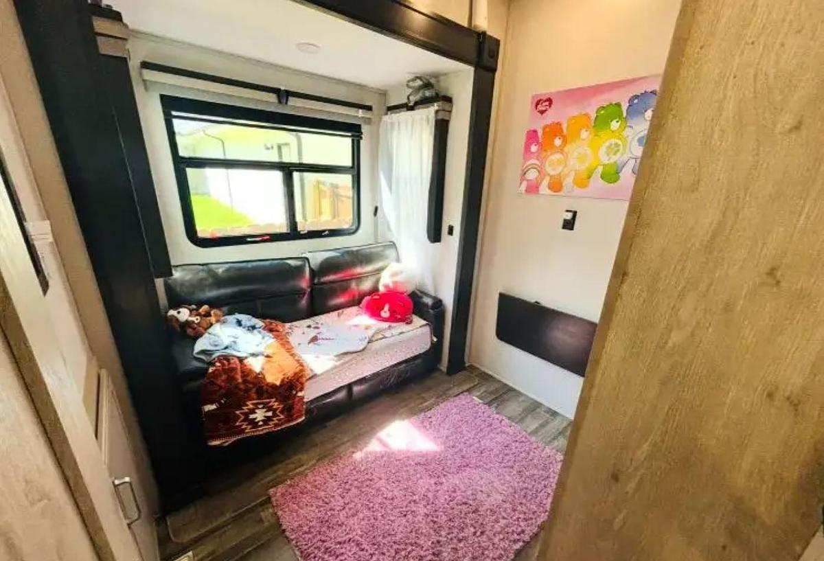 Used 2022 Keystone Alpine 3720MD