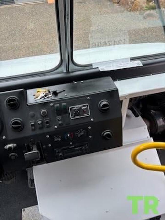 Used 2009 Freightliner MT55