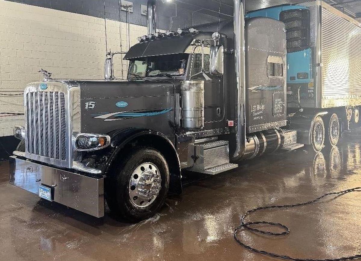 Used 2020 PETERBILT 389 Conventional Sleeper Semi