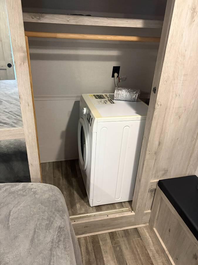 Used 2021 Keystone Avalanche 390DS