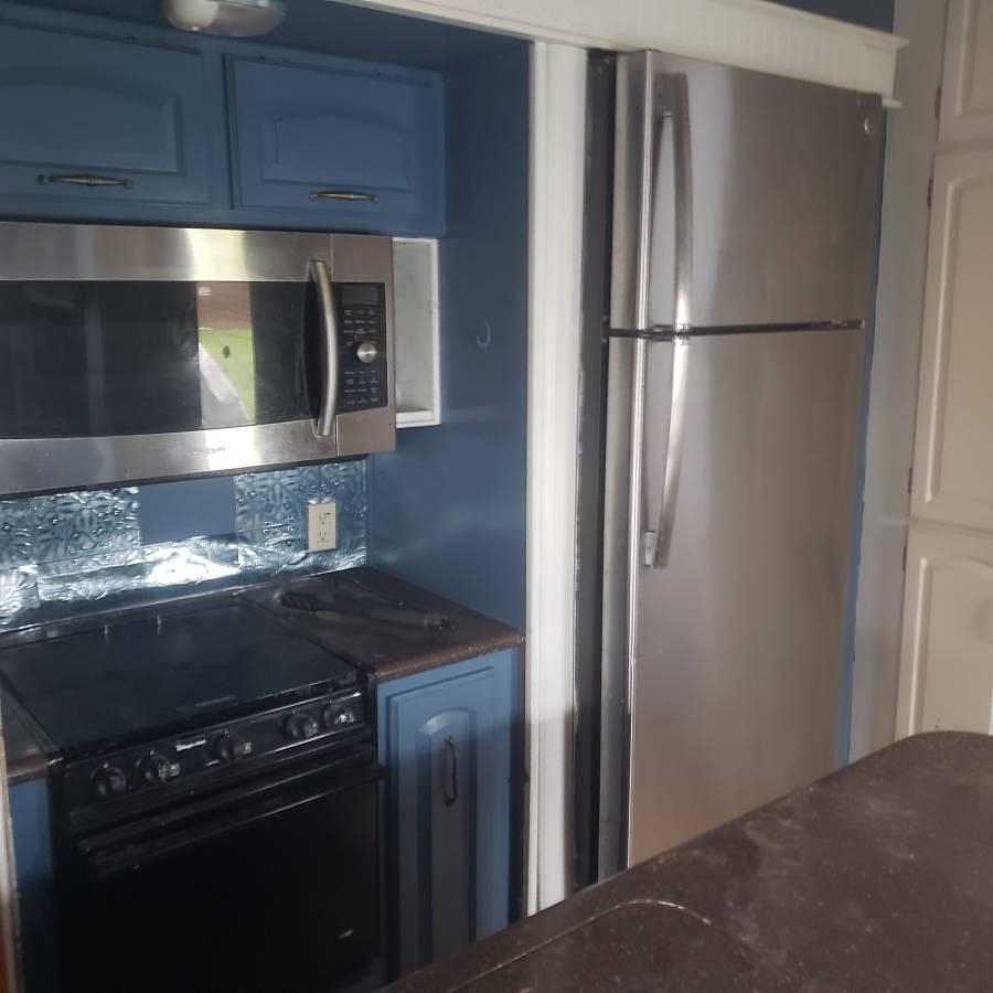 Used 2010 Keystone Montana Fifth Wheel