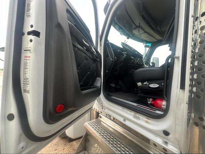 Used 2024 Kenworth W990