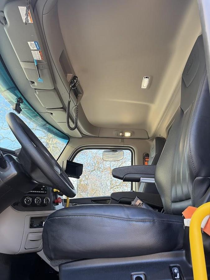 Used 2025 Peterbilt 567