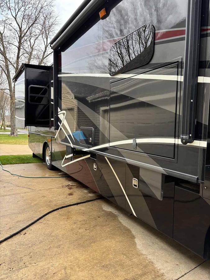 Used 2015 Fleetwood Expedition 38K