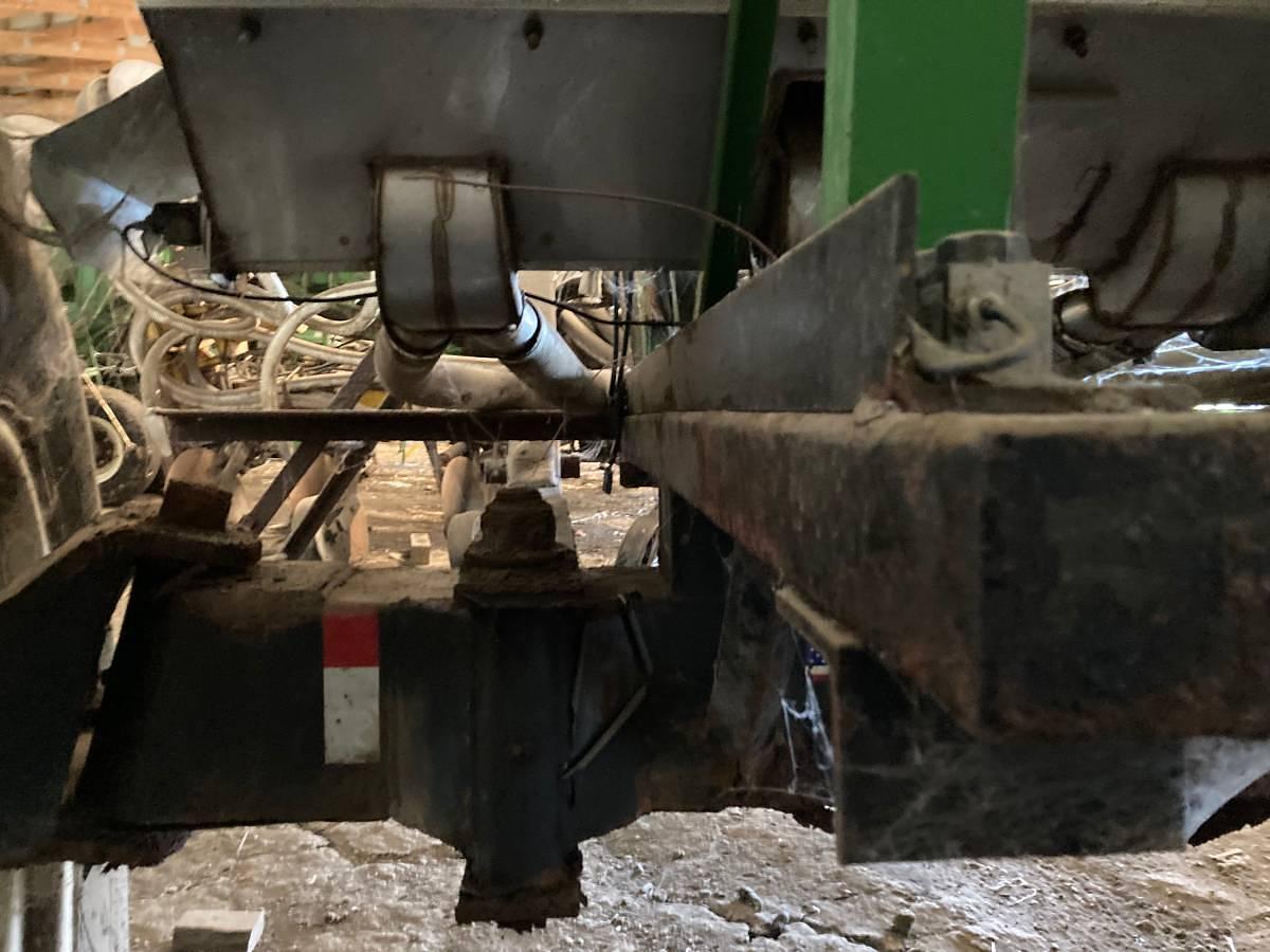 Used 2005 Montag S12B011 Fertilizer Applicator