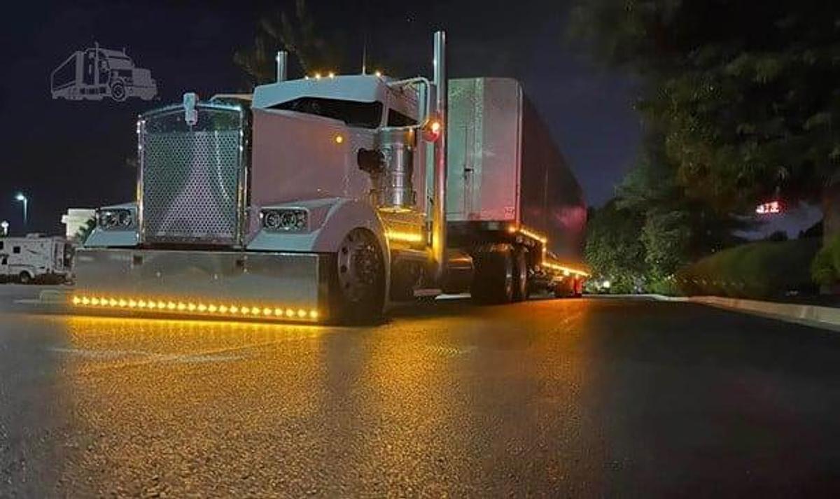 Used 2003 Kenworth W900L