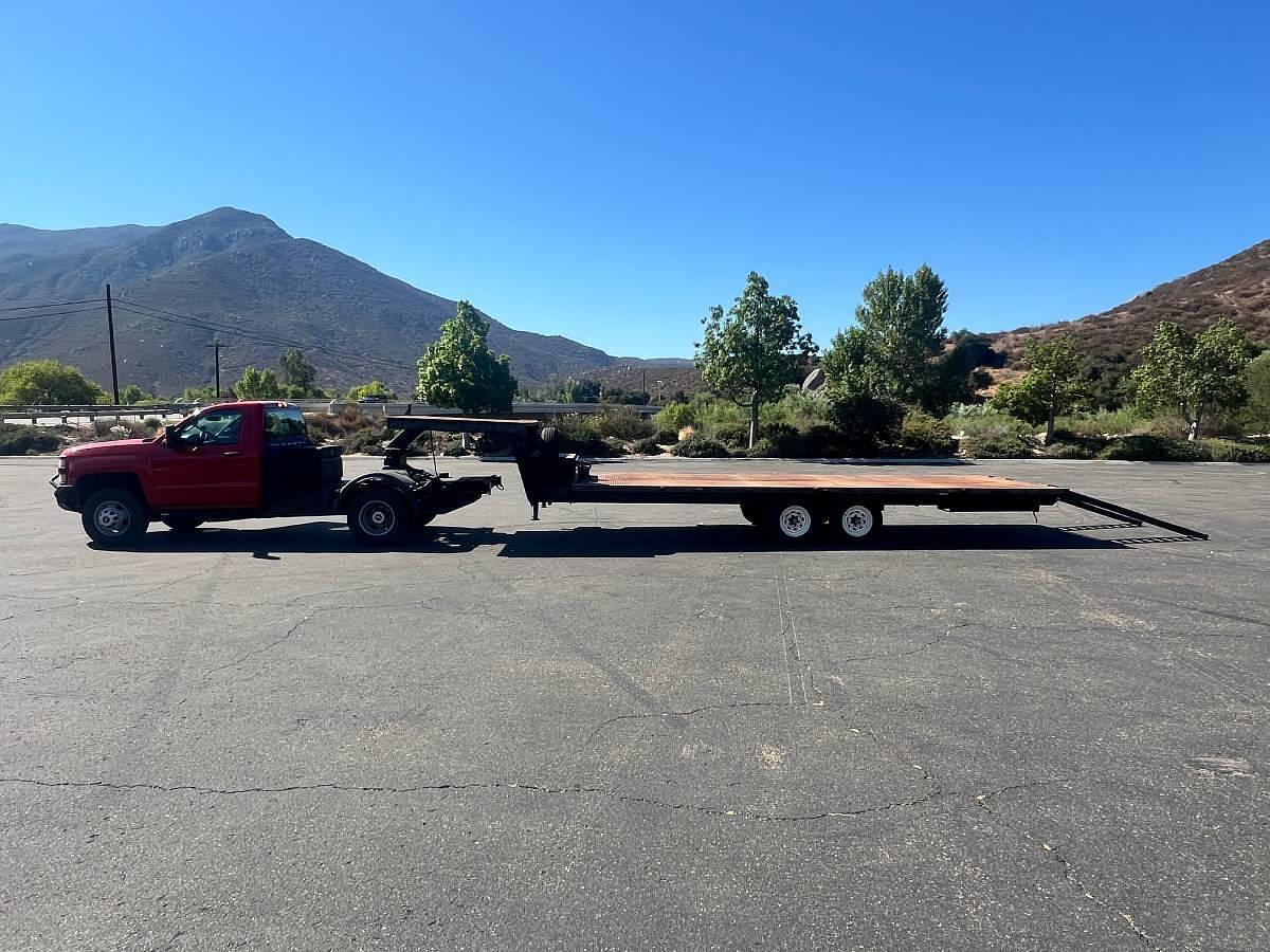 Used 2015 Chevrolet Silverado 3500 with Fifth Wheel Attachment