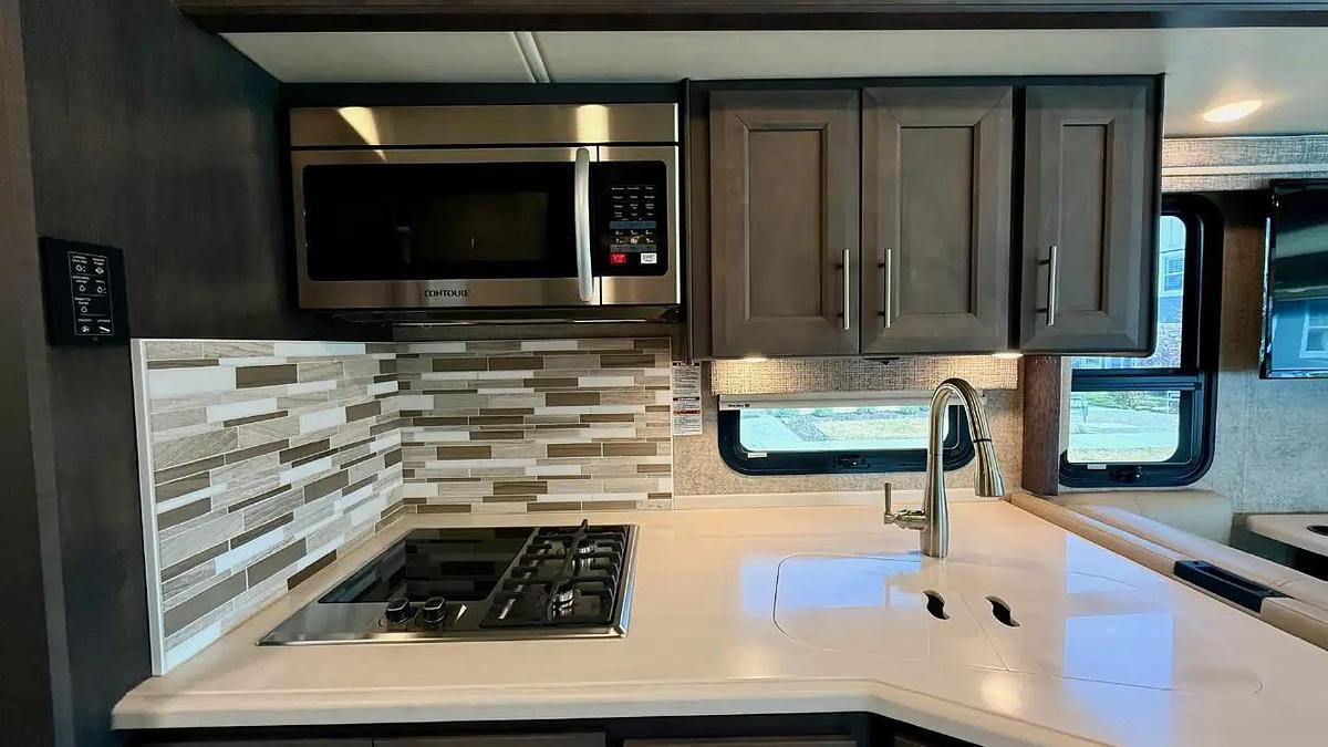 Used 2022 Thor Motor Coach Miramar 34.6