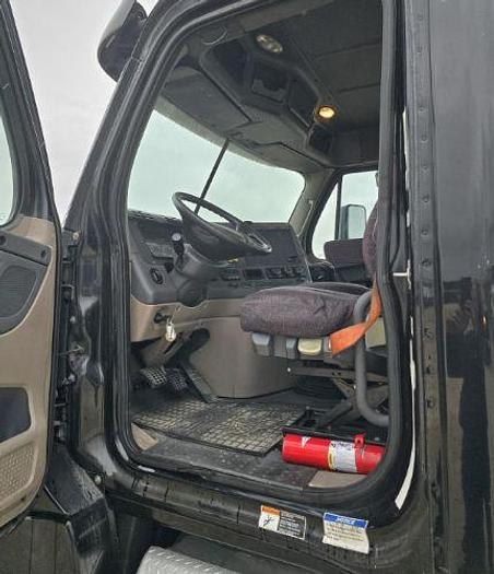 Used 2015 Freightliner Cascadia 125