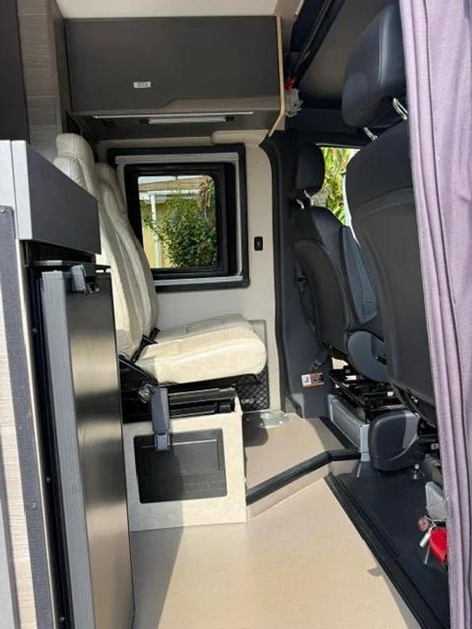 Used 2022 Entegra Launch 19y