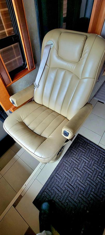 Used 2009 Country Coach Allure 470