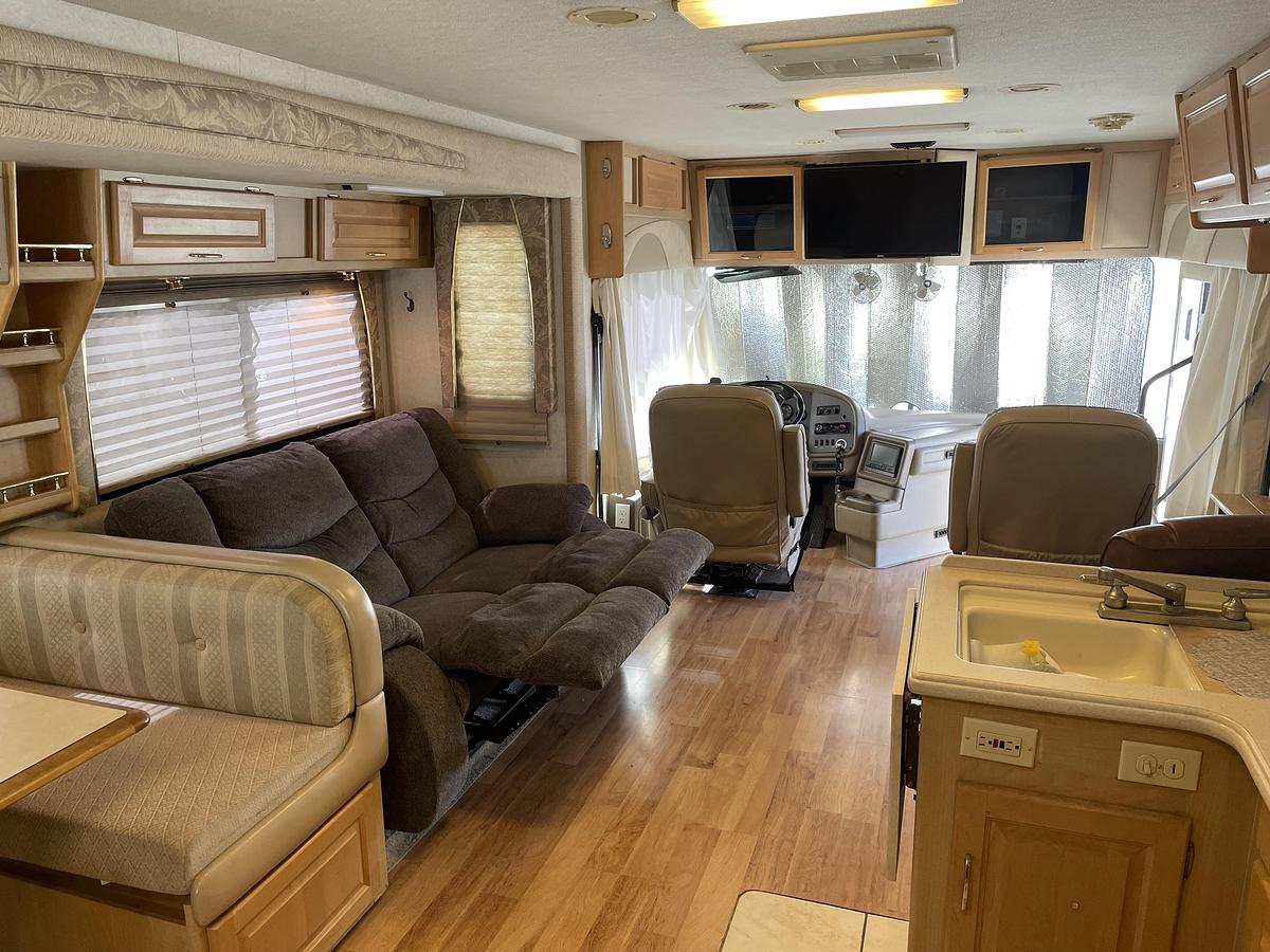 Used 2002 National Tradewinds Class A Motorhome