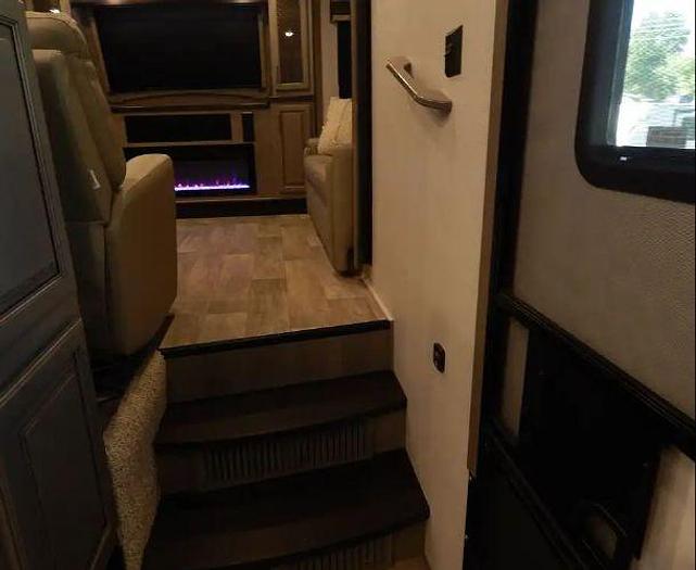 Used 2021 Keystone Montana 3761FL