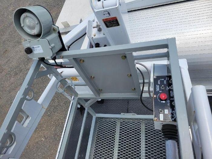 Used 2011 Ford F550 Mounted on Altec AT235