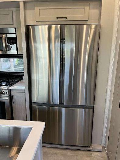 Used 2023 Palomino Columbus 379MB