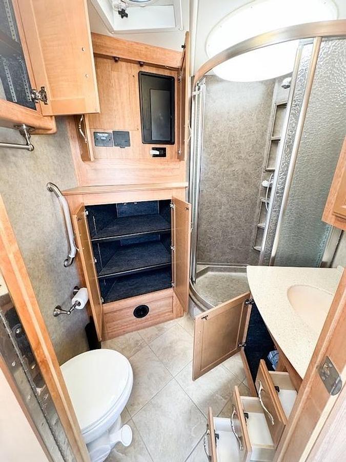 Used 2010 Fleetwood Discovery 40X