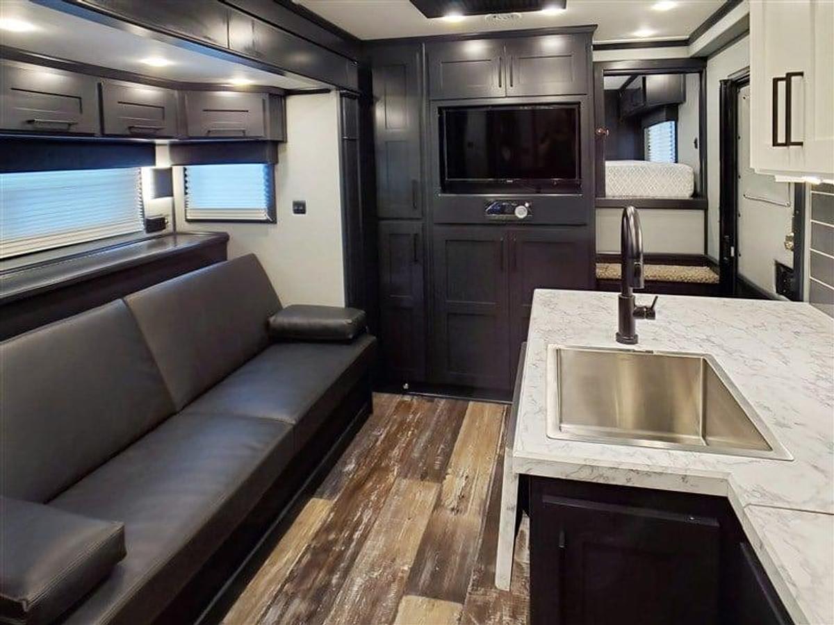 Used 2020 4 Star 3 Horse w/ Living Quarters