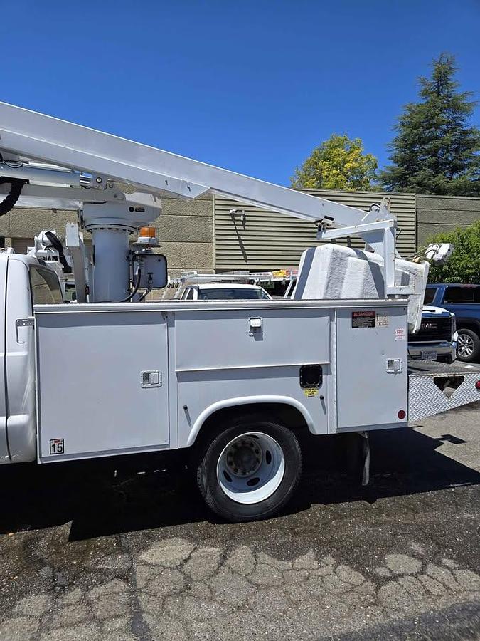 Used 2006 Ford F450 Super Duty Bucket Truck