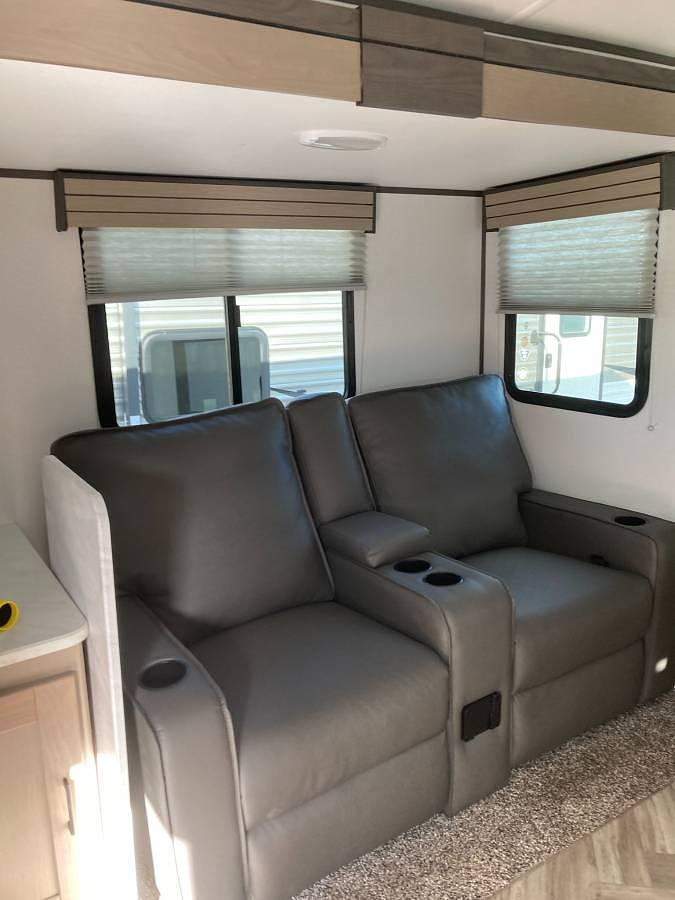 Used 2021 Cruiser RV Shadow Cruiser 225RBS Travel Trailer • 26 Ft • Queen Bed • Rear Bath