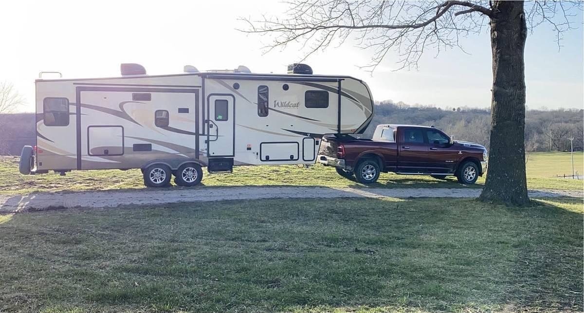 Used 2017 Forest River Wildcat 29RLX Fifth Wheel
