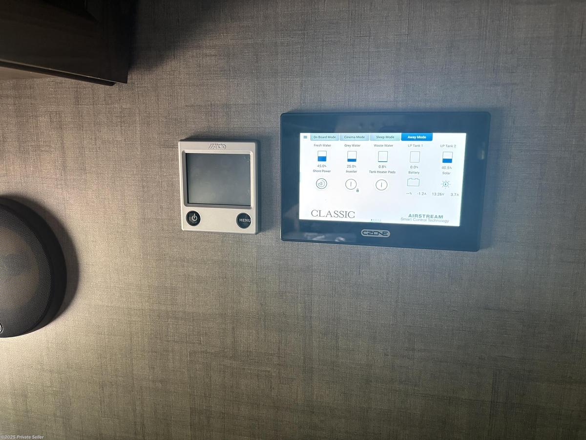 Used 2023 Airstream Classic 33