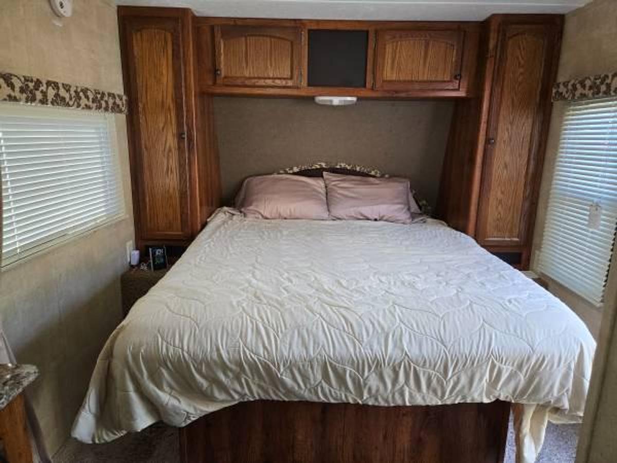Used 2014 Keystone Hideout 24RLWE Travel Trailer