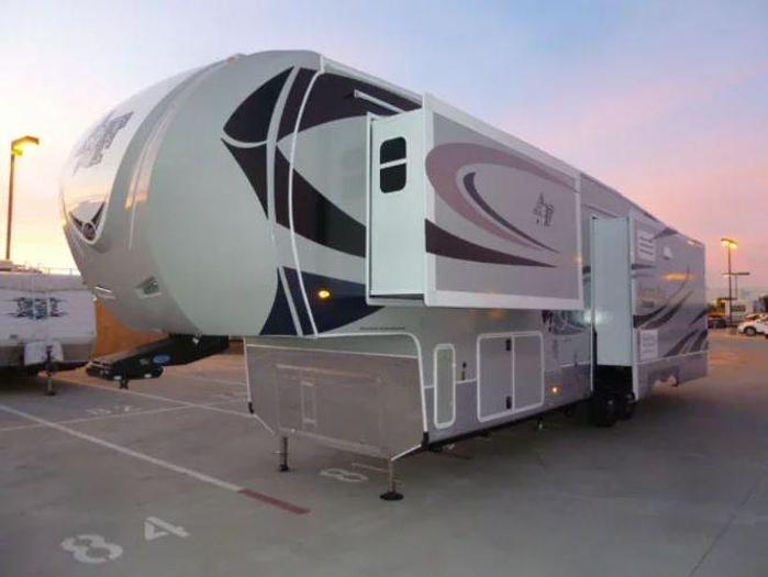 Used 2020 Northwood Arctic Fox Grande Ronde 35-5Z with a 2020 Chevrolet Silverado 3500HD 4WD