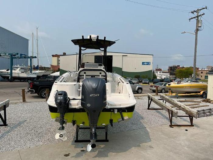 Used 2015 Wellcraft 224 Fishing Boat