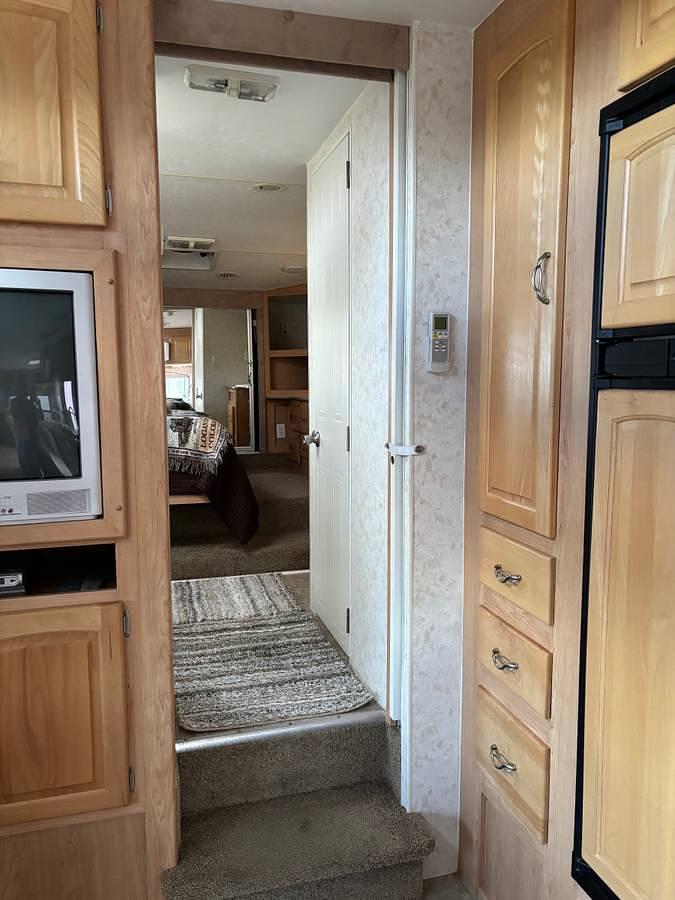 Used 2008 Thor Motor Coach Jazz Fifth Wheel