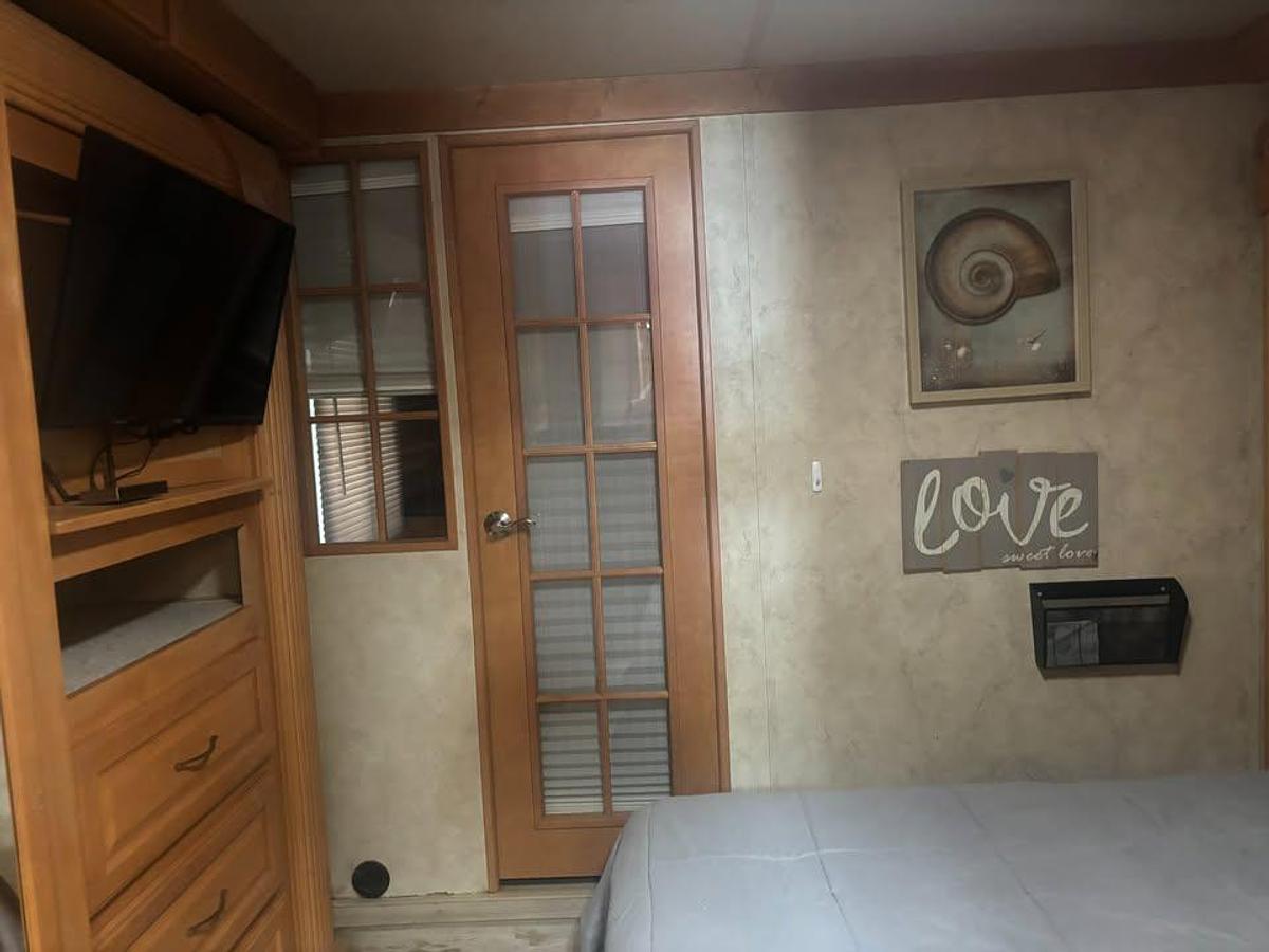 Used 2007 Gulf Stream Coach Friendship G8 8412 Class A Motorhome