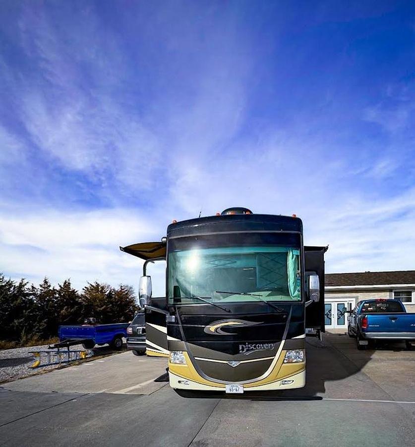 Used 2010 Fleetwood Discovery 40X