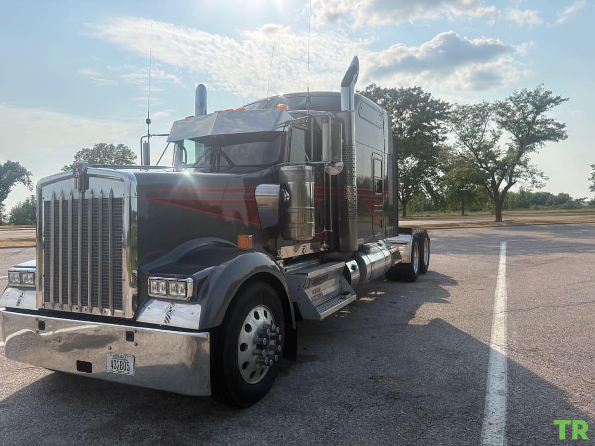 Used 2019 Kenworth W900L
