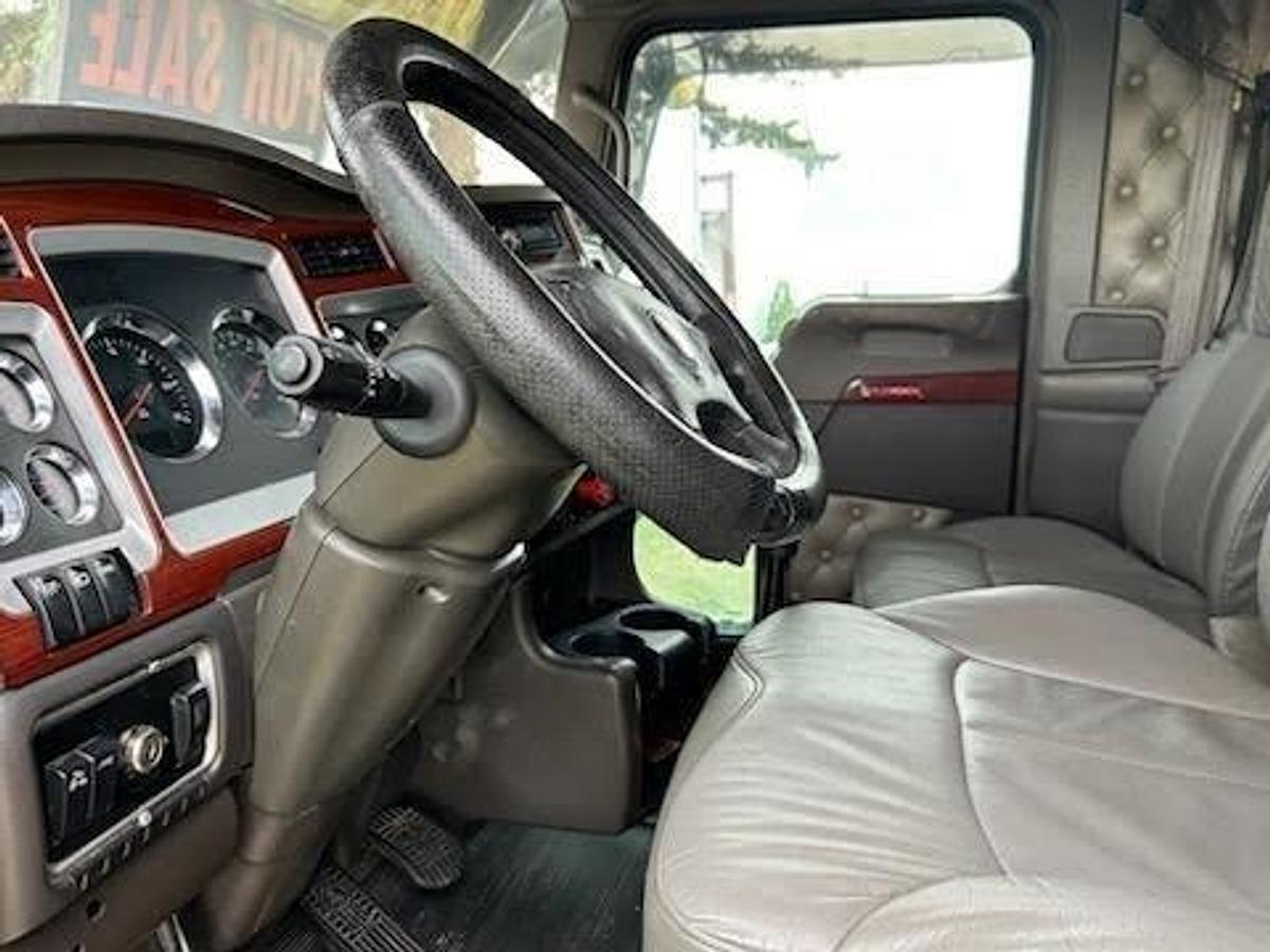 Used 2007 KENWORTH W900 Sleeper Semi