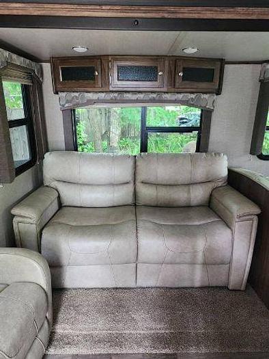 Used 2017 Keystone Cougar Xlite 28RLS