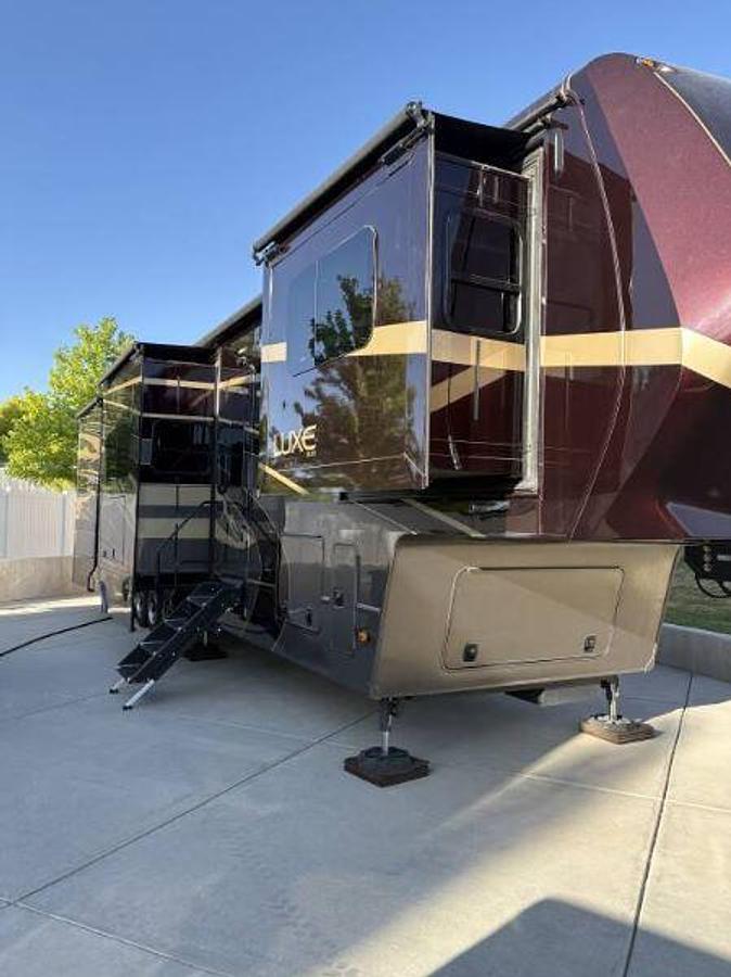 Used 2023 Luxe Elite 44FL Fifth Wheel
