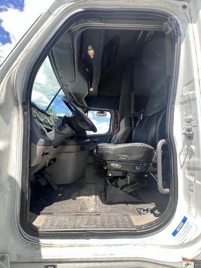 Used 2016 Freightliner Cascadia 125