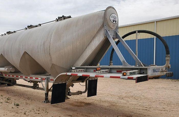 Used 2016 Stevens 42ft Dry Bulk Tank Trailer
