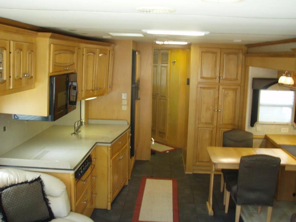 Used 2007 Newmar Dutch Star 4320 and Stacker Trailer