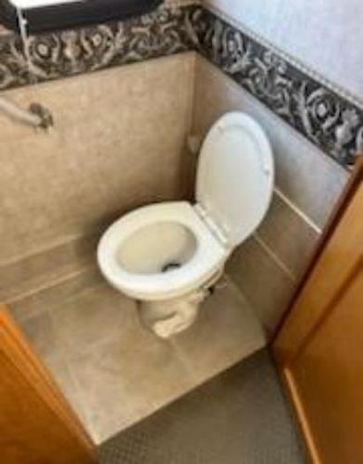 Used 2006 Fleetwood Discovery 39S