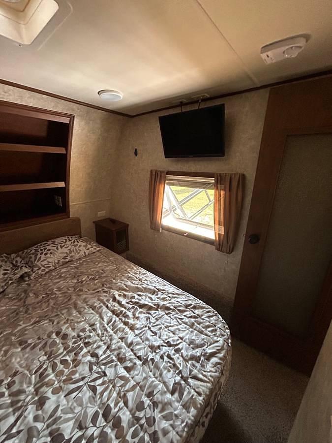 Used 2015 Open Range Light 318RLS