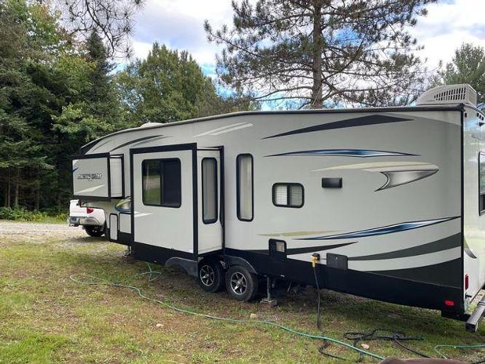 Used 2019 Forest River Artic wolf